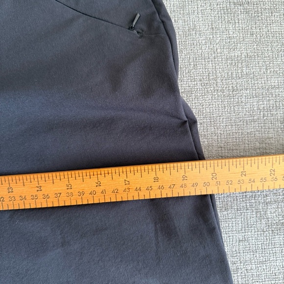 Lole Womens Black Travel Pants Sz 8 Nano Carbon Light Flare Leg UPF 50 Stretch - Picture 8 of 16